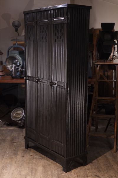 vestiaire tole ondule 1900